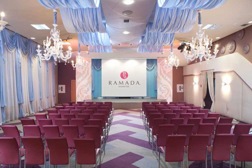 Конференц-зал отеля Рамада 